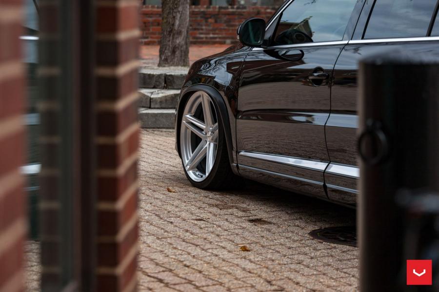  Volkswagen Tiguan on Vossen Wheels (VFS5) 2017 года  (фото 9 из 17)